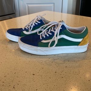 Suede Vans Used, like new. Women’s size 7, Men’s 5.5